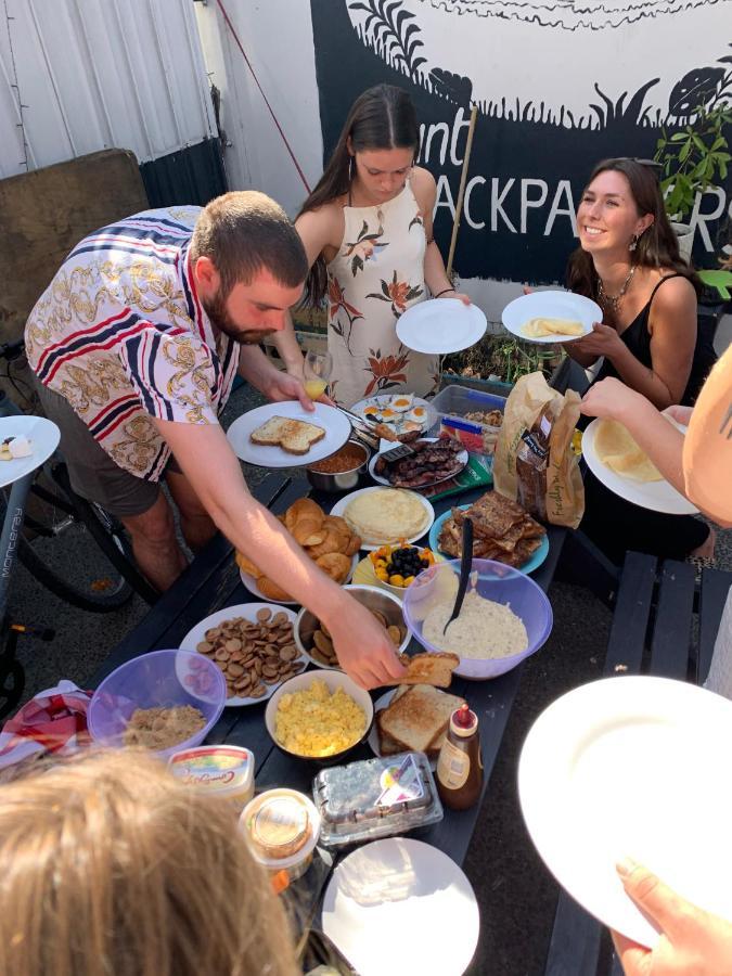 Mount Backpackers Hostel Маунт Маунгануи Екстериор снимка